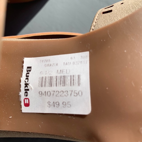 Buckle Cream and Tan Heels for Elegant Style - Picture 2 of 5